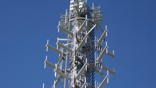 DIE ANTENNENTÜRME DER LUFTVERKEHRSKONTROLLE IN POLEN